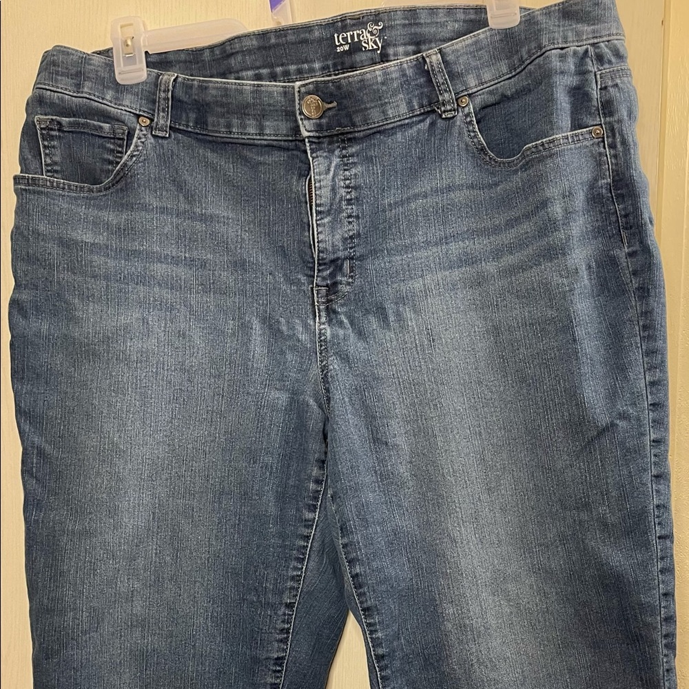 Terra & Sky 20w Capri with frayed opening legs